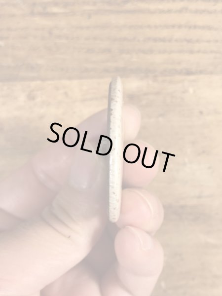 80年代頃のDepression's Over...のメッセージが書かれたビンテージの缶バッジ