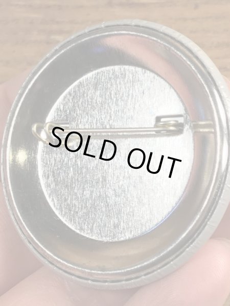 80年代頃のYouth Is Wasted On The Young.のメッセージが書かれたヴィンテージの缶バッチ