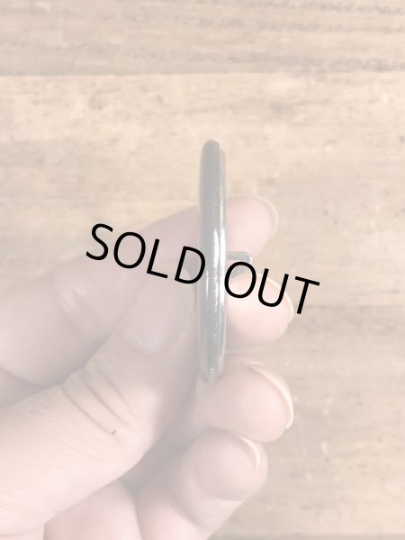 80年代頃のOne For The Money Two For The Show...のメッセージが書かれたビンテージの缶バッジ