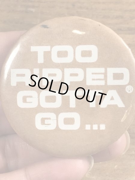 80年代頃のToo Ripped Gotta Go...のメッセージが書かれたヴィンテージの缶バッチ