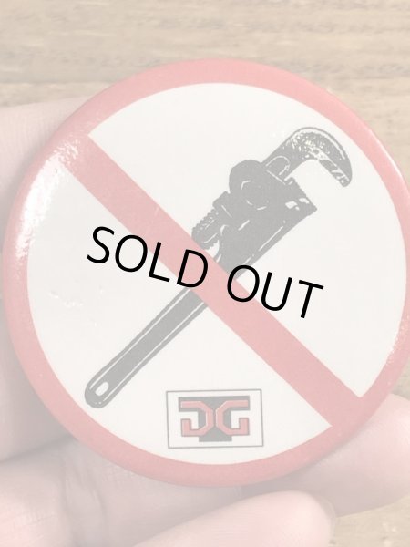 80年代頃のパイプレンチ禁止のビンテージの缶バッジ