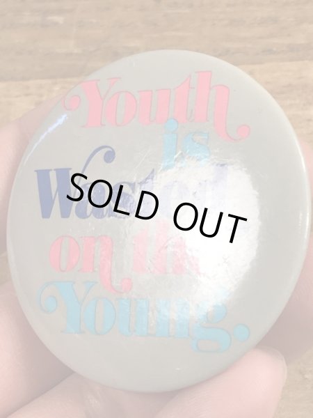 80'sのYouth Is Wasted On The Young.のメッセージが書かれたビンテージの缶バッジ