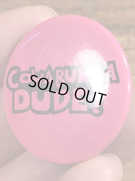 80'sのCowabunga Dude!のメッセージが書かれたビンテージの缶バッジ