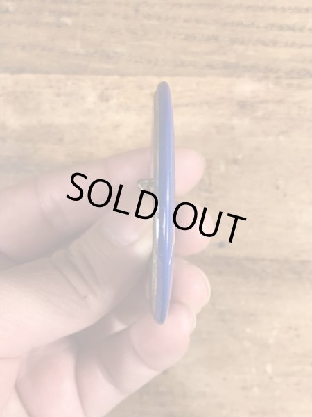 80年代頃のAt My Age I Don't Have To Act Responsible!のメッセージが書かれたビンテージの缶バッジ