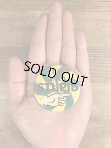 80年代頃のI'm With Stupidのメッセージが書かれたヴィンテージの缶バッチ