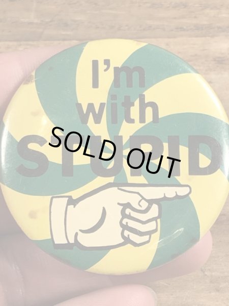 80年代頃のI'm With Stupidのメッセージが書かれたヴィンテージの缶バッチ