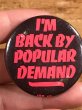 80年代頃のI'm Back By Popular Demandのメッセージが書かれたビンテージの缶バッジ