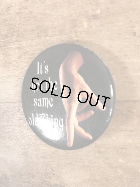 90’sのIt's Not The Same Old Thingのメッセージが書かれたビンテージの缶バッジ