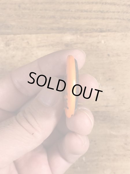 80年代頃のWhat Are You Looking At, Dicknoseのメッセージが書かれたビンテージの缶バッジ