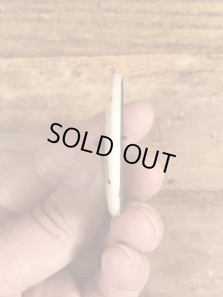 60年代頃のIgnore This Button!のメッセージが書かれたビンテージの缶バッチ