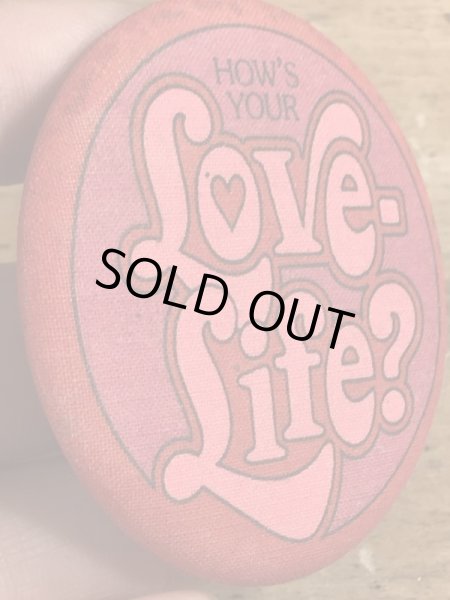 80年代頃のホールマーク社製のメッセージが書かれたビンテージの缶バッジ