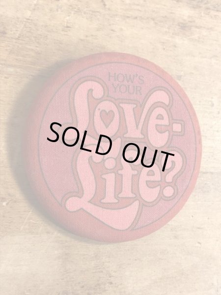 80年代頃のホールマーク社製のメッセージが書かれたビンテージの缶バッジ