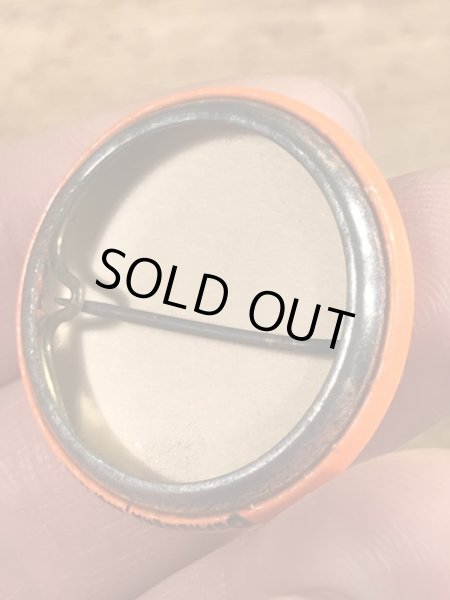 80年代頃のWhat Are You Looking At, Dicknoseのメッセージが書かれたビンテージの缶バッジ