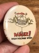 80年代頃のDanger!! High Voltage Wiresのメッセージが書かれたビンテージの缶バッジ