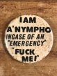 80年代頃のI Am A Nympho Incase Of An... のメッセージが書かれたヴィンテージの缶バッチ