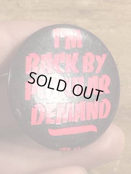 80年代頃のI'm Back By Popular Demandのメッセージが書かれたビンテージの缶バッジ