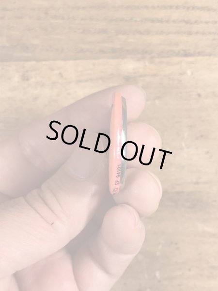 80年代頃のDangerous Unless Heavily Sedatedのメッセージが書かれたヴィンテージの缶バッチ