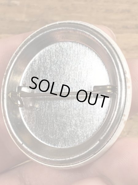 80年代頃のDanger!! High Voltage Wiresのメッセージが書かれたビンテージの缶バッジ