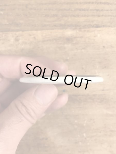 60~70'sのBuy The Avenger We Need The Moneyのメッセージが書かれたヴィンテージの缶バッチ