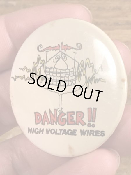 80'sのDanger!! High Voltage Wiresのメッセージが書かれたヴィンテージの缶バッチ