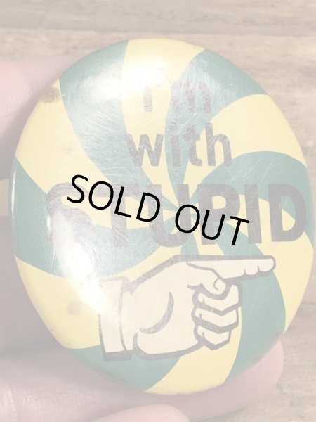 80年代頃のI'm With Stupidのメッセージが書かれたヴィンテージの缶バッチ