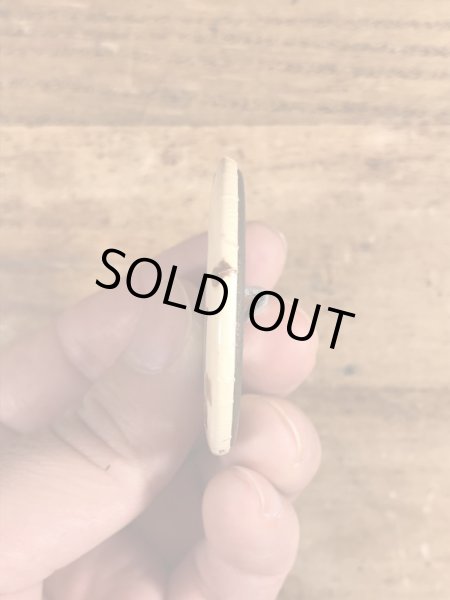 80年代頃のSit On A Happy Faceのメッセージが書かれたビンテージの缶バッジ