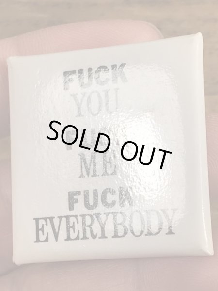 80'sのFuck You Fuck Me Fuck Everybodyのメッセージが書かれたビンテージの缶バッジ