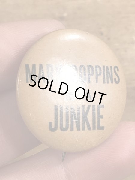 60年代頃のMary Poppins Is A Junkieメッセージが書かれたビンテージの缶バッチ