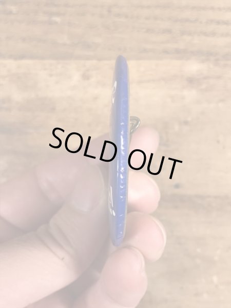 80年代頃のAt My Age I Don't Have To Act Responsible!のメッセージが書かれたビンテージの缶バッジ