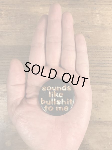 80年代頃のSounds Like Bullshit To Meのメッセージが書かれたヴィンテージの缶バッチ