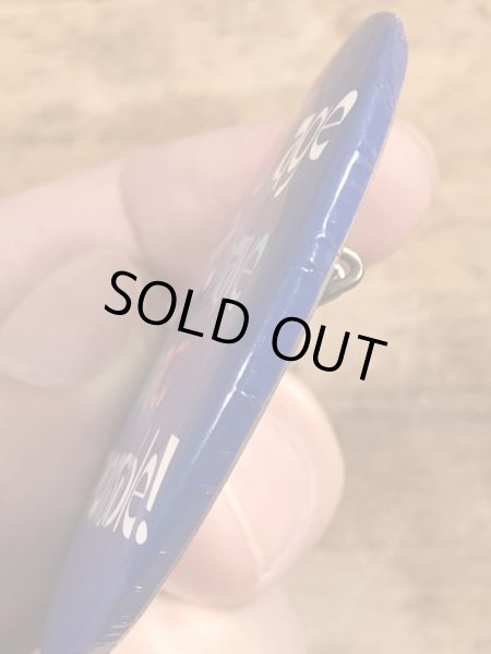 80年代頃のAt My Age I Don't Have To Act Responsible!のメッセージが書かれたビンテージの缶バッジ