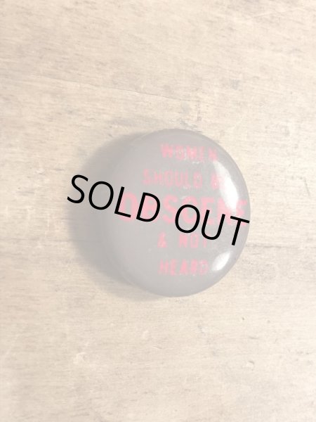 60~70年代頃のWomen Should Be Obscene & Not Heardのメッセージが書かれたビンテージの缶バッジ