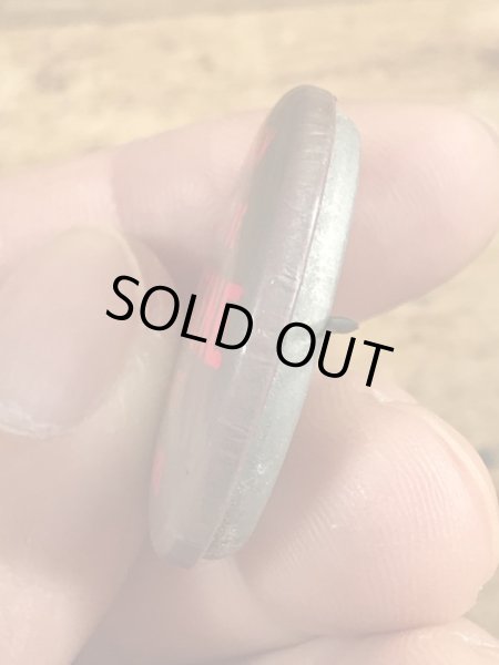 60~70年代頃のWomen Should Be Obscene & Not Heardのメッセージが書かれたビンテージの缶バッジ