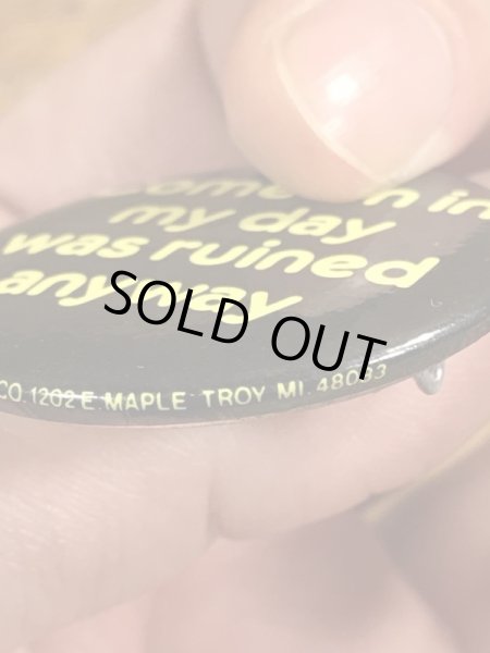 80年代頃Come On In, My Day Was Ruined Anywayのメッセージが書かれたビンテージの缶バッジ