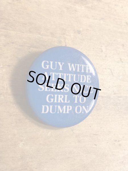 80年代頃のGuy With Attitude...のメッセージが書かれたヴィンテージの缶バッチ