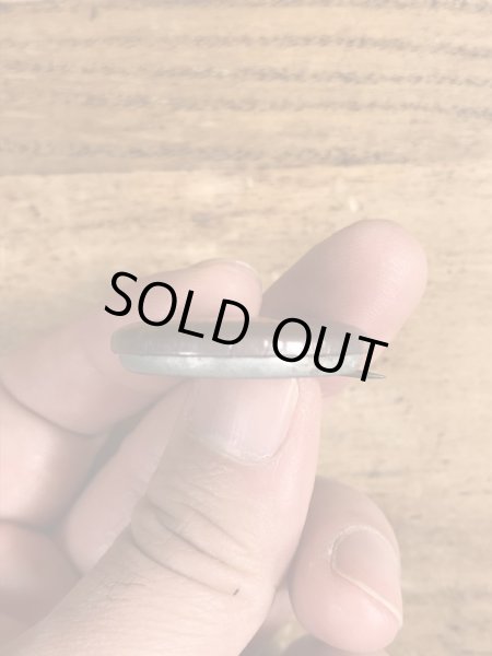 60~70'sのWomen Should Be Obscene & Not Heardのメッセージが書かれたヴィンテージの缶バッチ