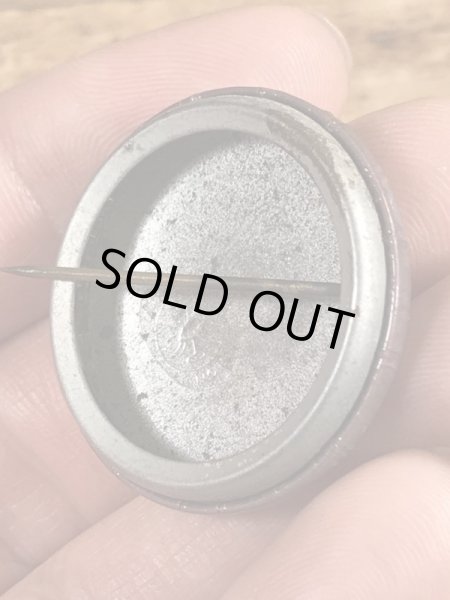 60~70年代頃のWomen Should Be Obscene & Not Heardのメッセージが書かれたビンテージの缶バッジ