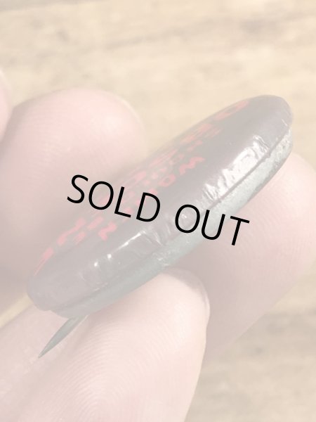 60~70年代頃のWomen Should Be Obscene & Not Heardのメッセージが書かれたビンテージの缶バッジ