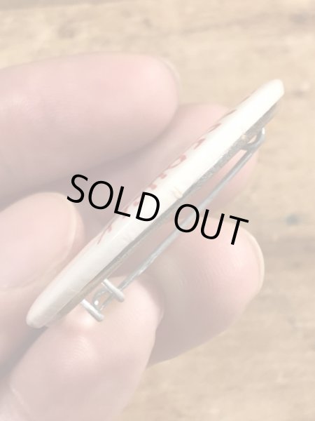 80年代頃のOutrageously Buns Bodaciousのメッセージが書かれたヴィンテージの缶バッチ