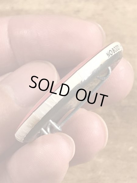 80年代頃のボゾクラウン禁止が描かれたビンテージの缶バッジ