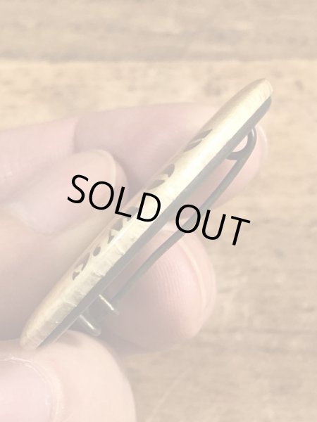 70年代頃のNever Have A Nice Dayのメッセージが書かれたビンテージの缶バッジ