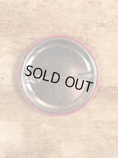 80'sのHow Can I Love You If You Won't Lie Down?のメッセージが書かれたビンテージの缶バッジ