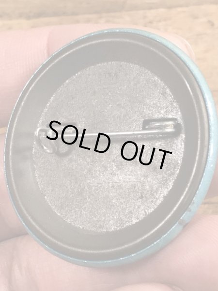 80年代頃のSo Many Men...So Few With Brainsのメッセージが書かれたヴィンテージの缶バッチ