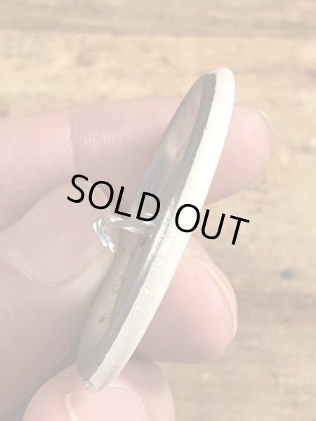 80'sのToday's A Bitchのメッセージが書かれたビンテージの缶バッジ