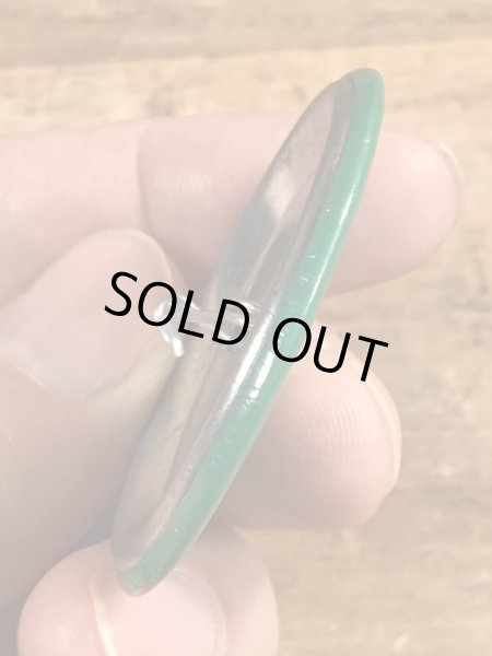 80'sのHe Knows When You're On Drugs.のメッセージが書かれたヴィンテージの缶バッチ