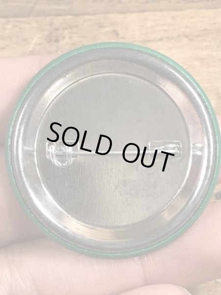 80'sのHe Knows When You're On Drugs.のメッセージが書かれたヴィンテージの缶バッチ