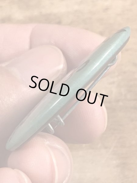 80年代頃のSo Many Men...So Few With Brainsのメッセージが書かれたヴィンテージの缶バッチ