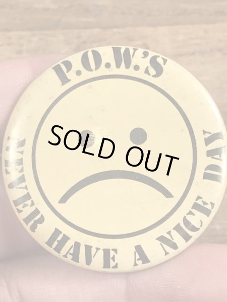 70年代頃のNever Have A Nice Dayのメッセージが書かれたビンテージの缶バッジ