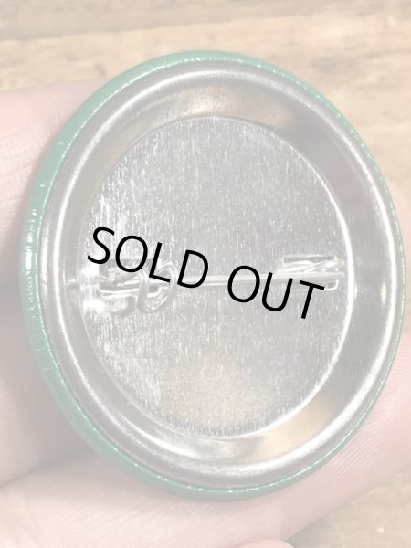 80'sのHe Knows When You're On Drugs.のメッセージが書かれたヴィンテージの缶バッチ