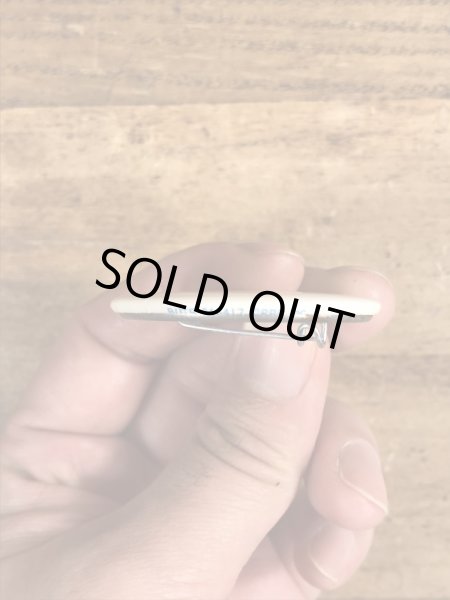 80'sのToday's A Bitchのメッセージが書かれたビンテージの缶バッジ